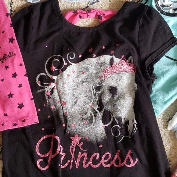 LOT of 18 Shorts and Tops Misc 7/8 - Picture 4 of 8